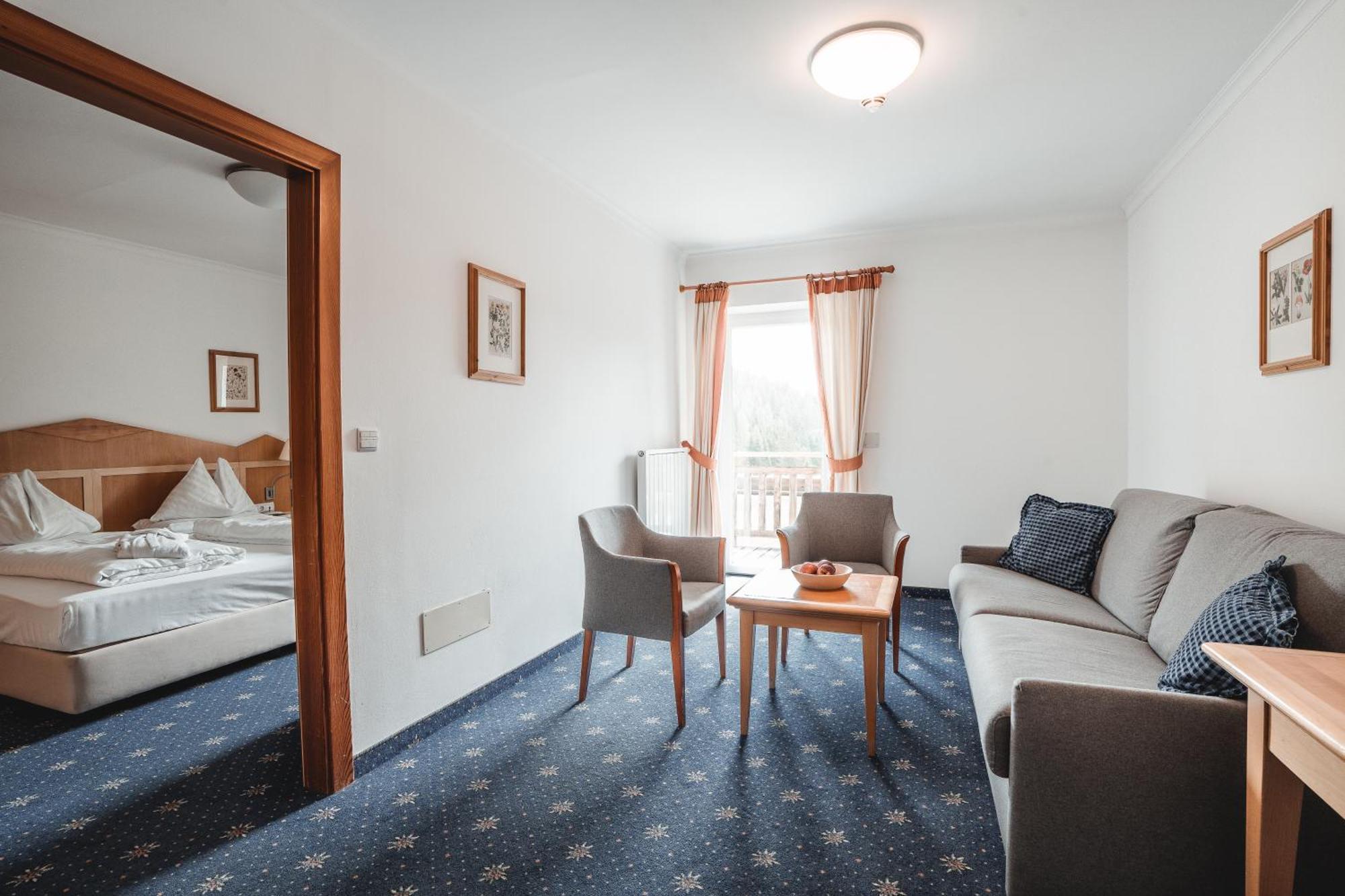 Hotel Kreuzberg Monte Croce Sexten Esterno foto