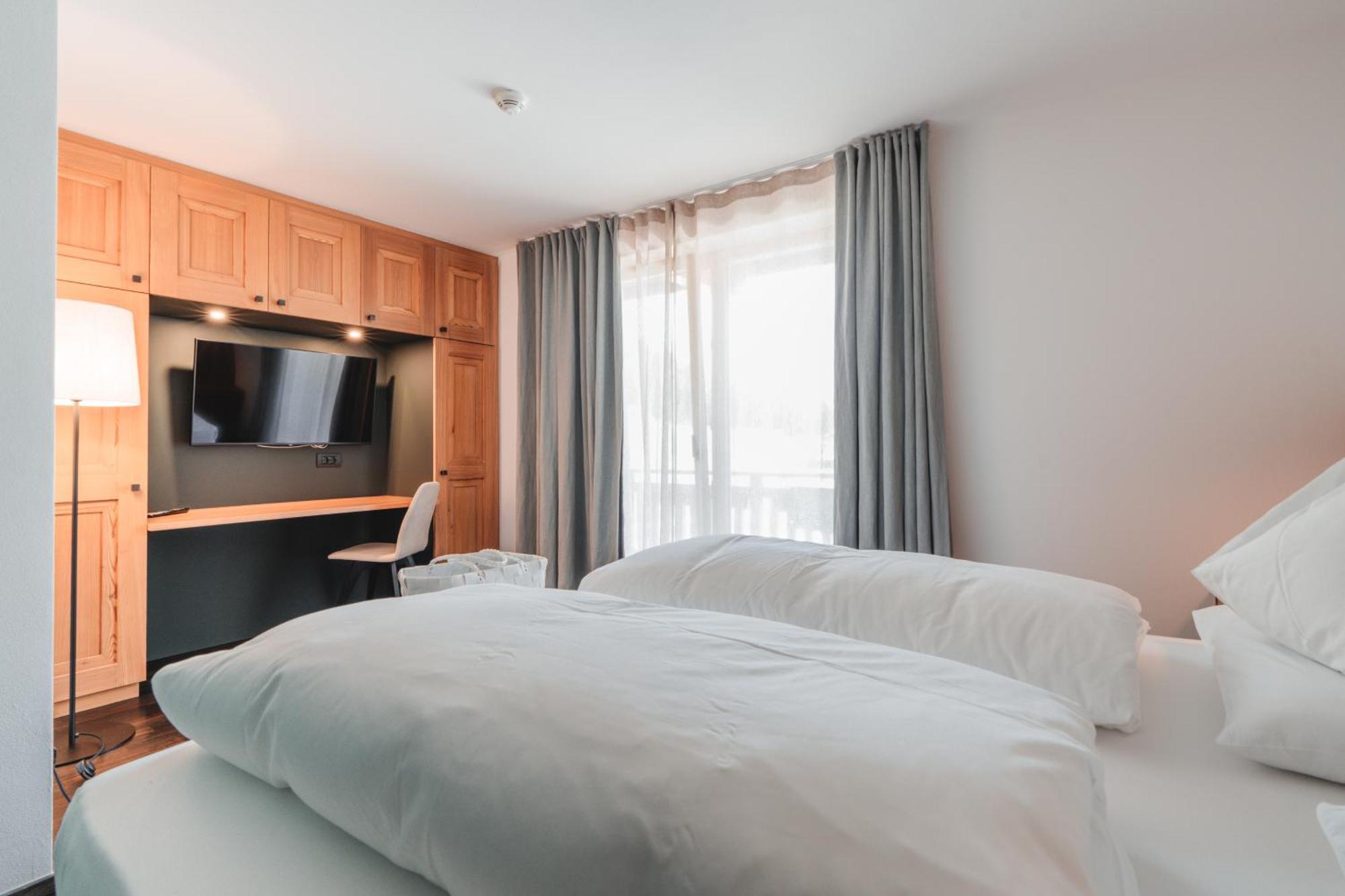 Hotel Kreuzberg Monte Croce Sexten Esterno foto