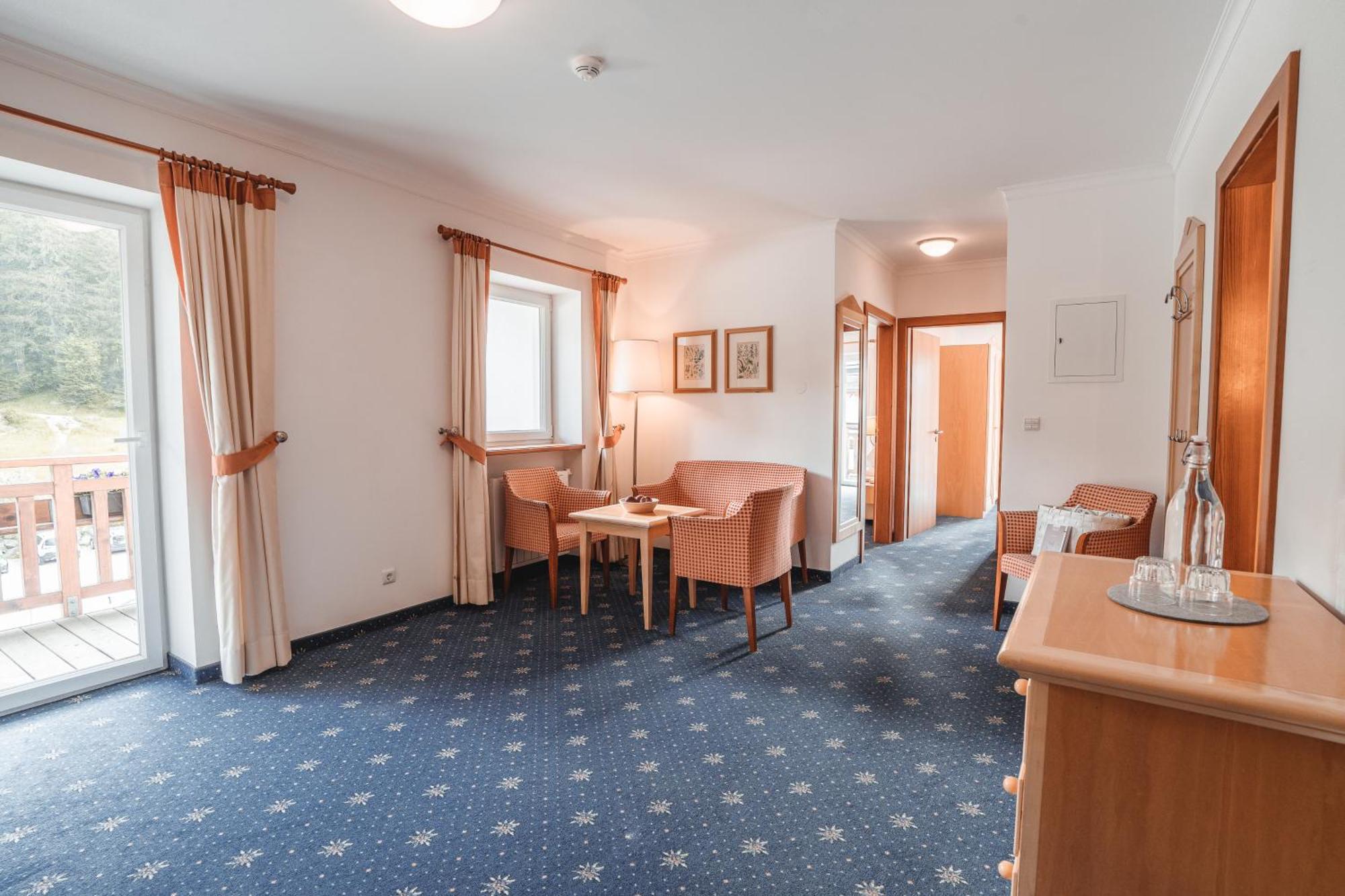 Hotel Kreuzberg Monte Croce Sexten Esterno foto