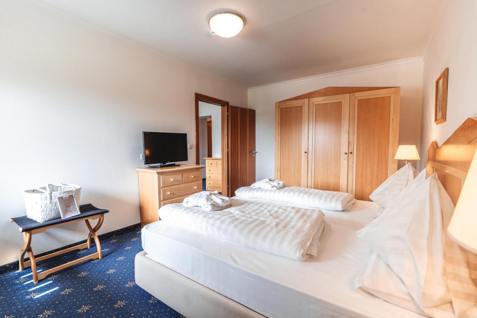 Hotel Kreuzberg Monte Croce Sexten Esterno foto